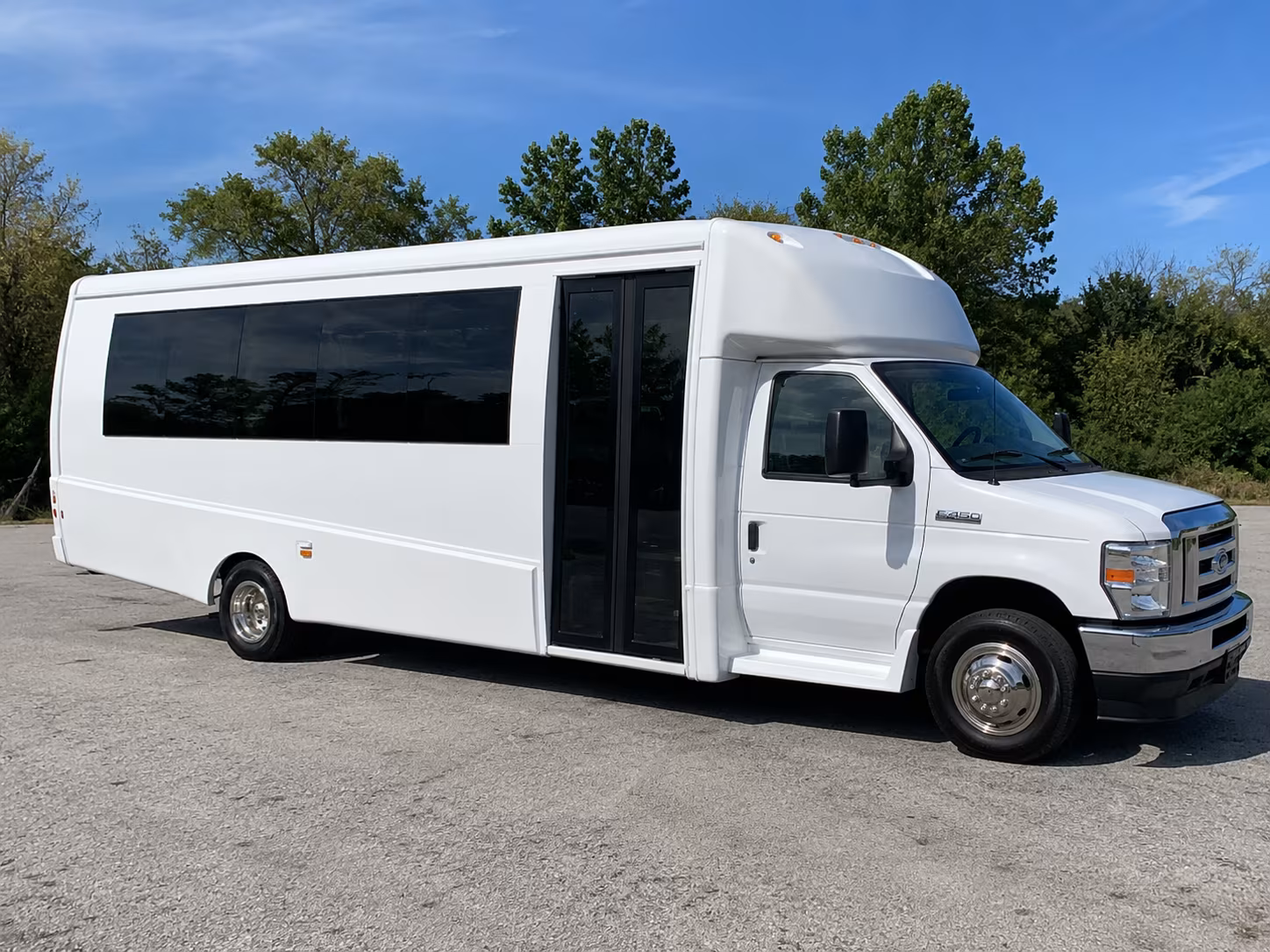 Newark Winery Tour & Pub Crawl Transportation party bus exterior
