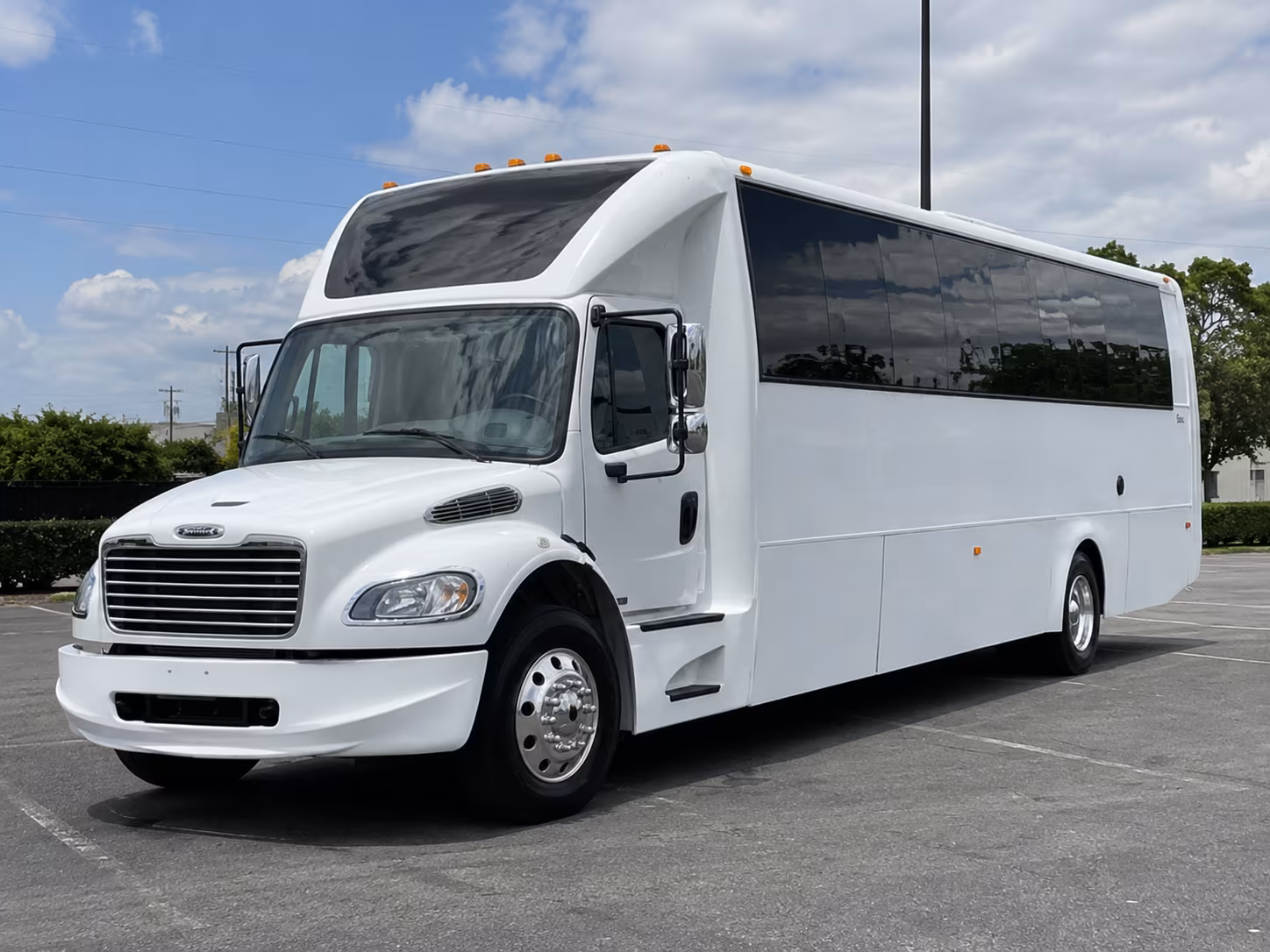 Newark Winery Tour & Pub Crawl Transportation party bus exterior